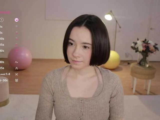 Explore -FemaleEssence-, she wants to masturbate for you -FemaleEssence- from BongaCams