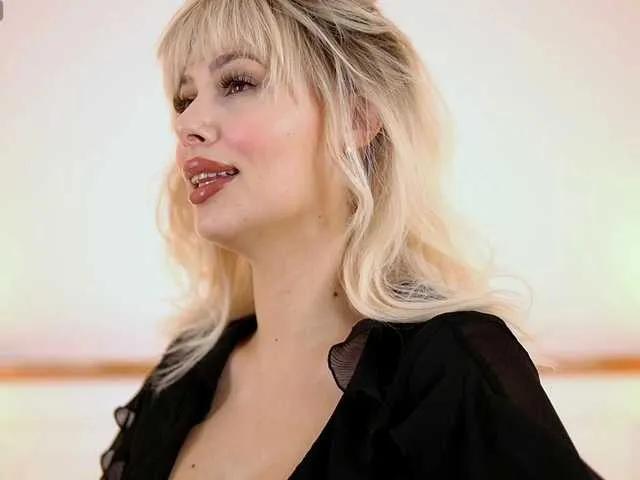 AdelineKing from BongaCams