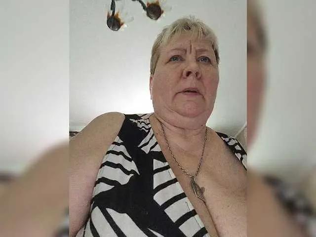 Alena61 from BongaCams