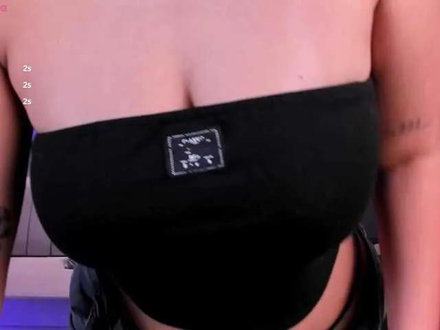 AmbarJames from BongaCams