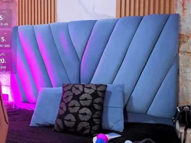 Freechat angel-red on BongaCams