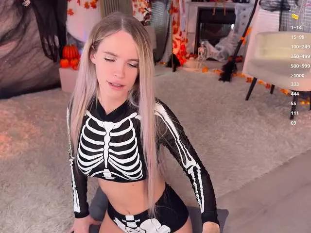 Discover BlushMikki, she wants to masturbate for you BlushMikki from BongaCams