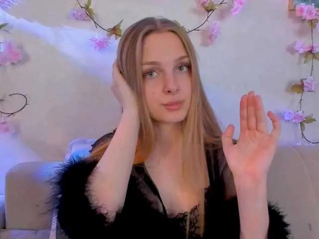 Checkout sweet escort CrimsonAura CrimsonAura from BongaCams