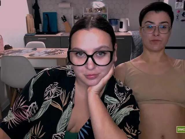 Freechat dreamteamgirls on BongaCams