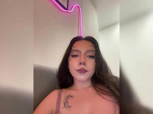 Slutty ElliLin wants you to fuck her body now ElliLin from BongaCams