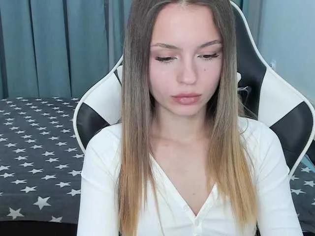 EmilySkout from BongaCams