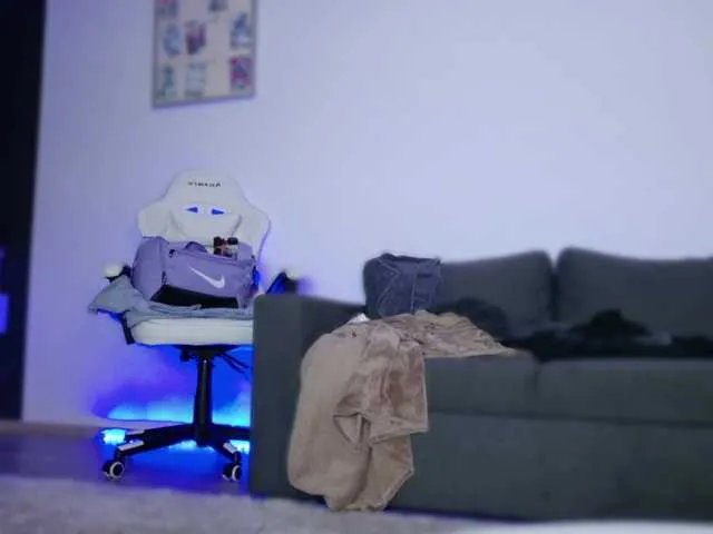 EmilyxJames on BongaCams