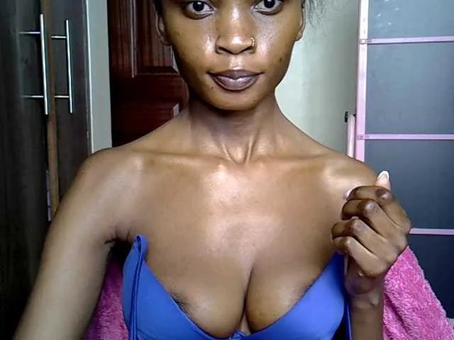 Freechat hippyshanice on BongaCams