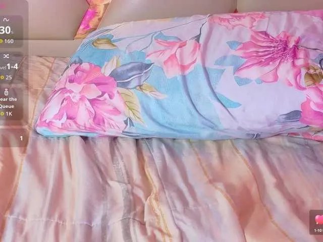 Freechat hollyvega on BongaCams