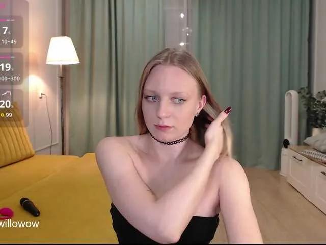 Freechat HotWillow on BongaCams