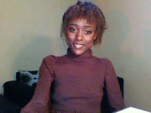 Hunnybee from BongaCams