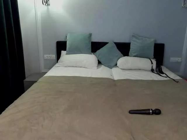 KiraRoxx on BongaCams 