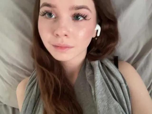 Hot Lil-RO-XO wants you to fuck her body now Lil-RO-XO from BongaCams