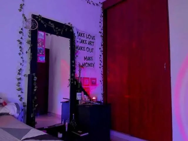 Freechat littlekayla on BongaCams