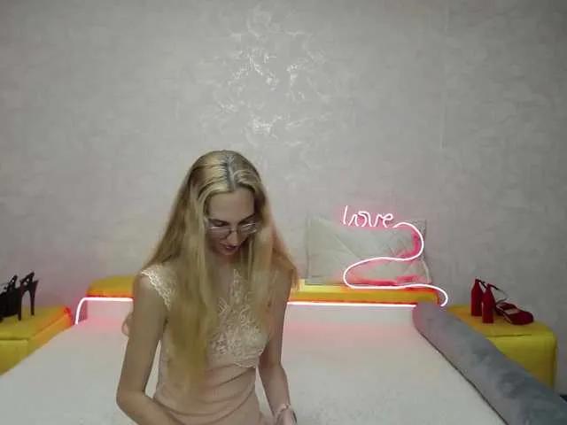 LizzieBrait from BongaCams