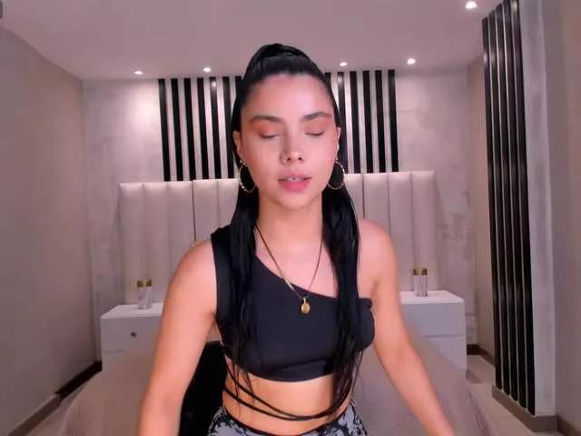 MiaLaurence on BongaCams 
