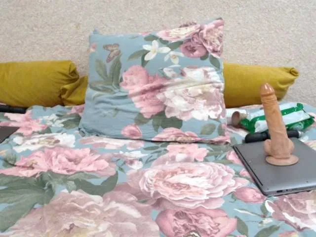 Freechat MILAax on BongaCams