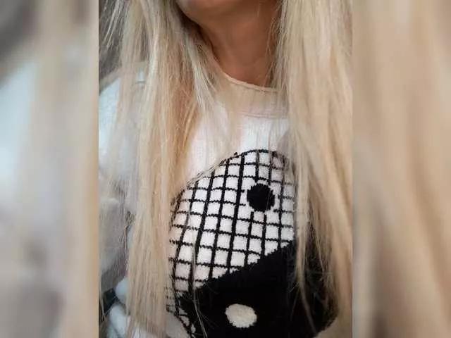 MonnaSky on BongaCams 