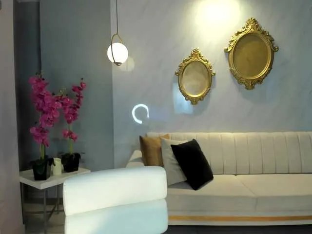 NiaHolland on BongaCams