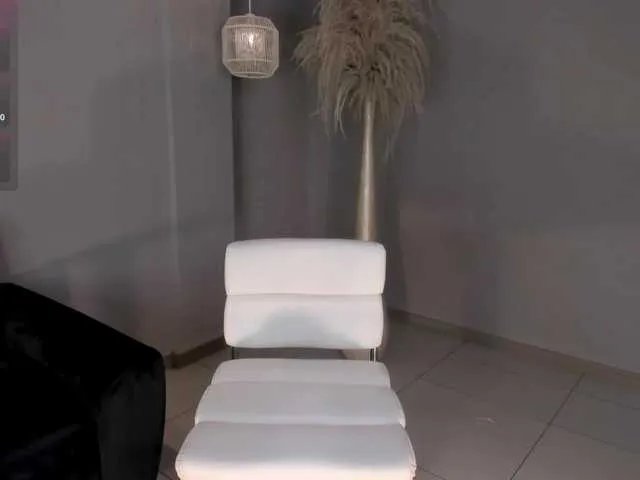 NiaHolland on BongaCams