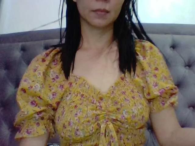 Freechat pornadrianna on BongaCams