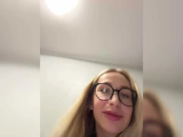 QueenKing from BongaCams