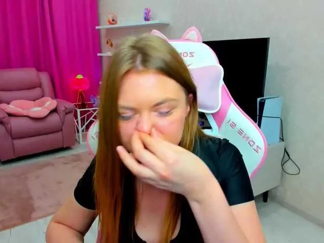 Strawberrye on BongaCams