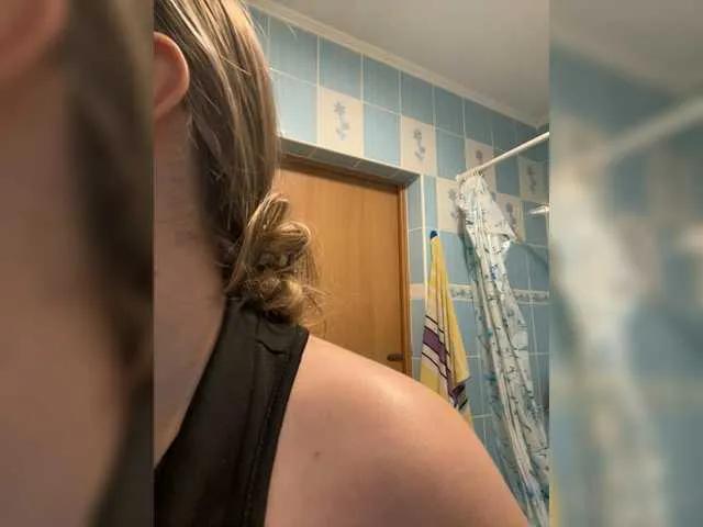 Admire slutty model SunshineEmma SunshineEmma from BongaCams