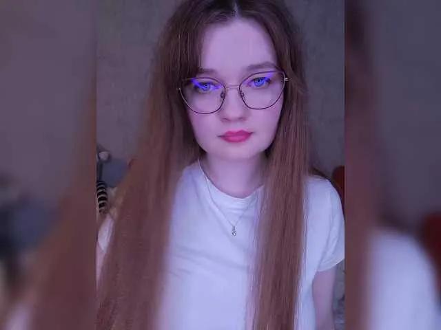 Explore SweetKarinaa, she wants to masturbate for you SweetKarinaa from BongaCams