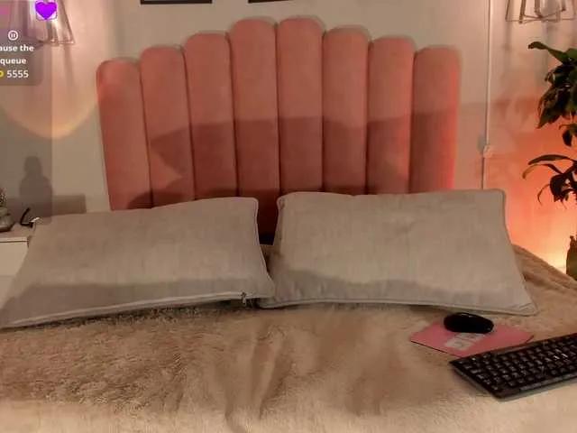 Freechat zoewhitte on BongaCams