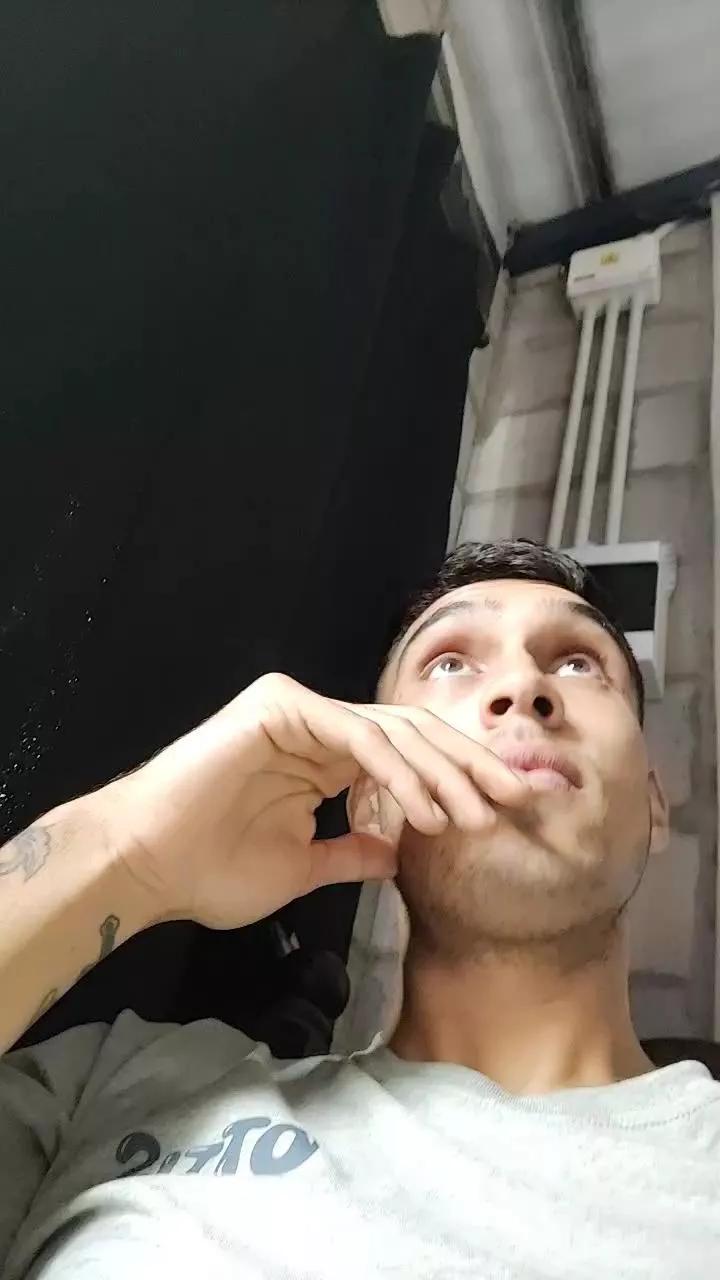 27431axel on Cam4 
