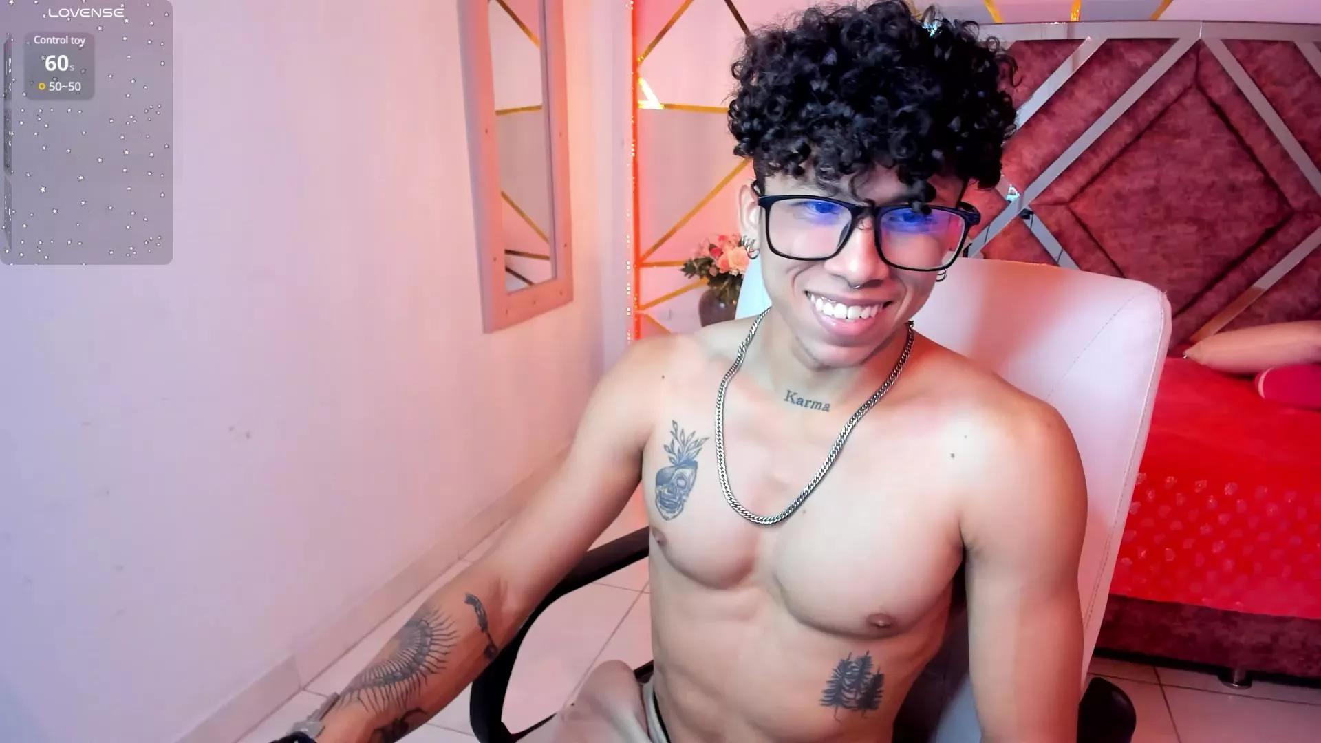 Akaza_ on Cam4 