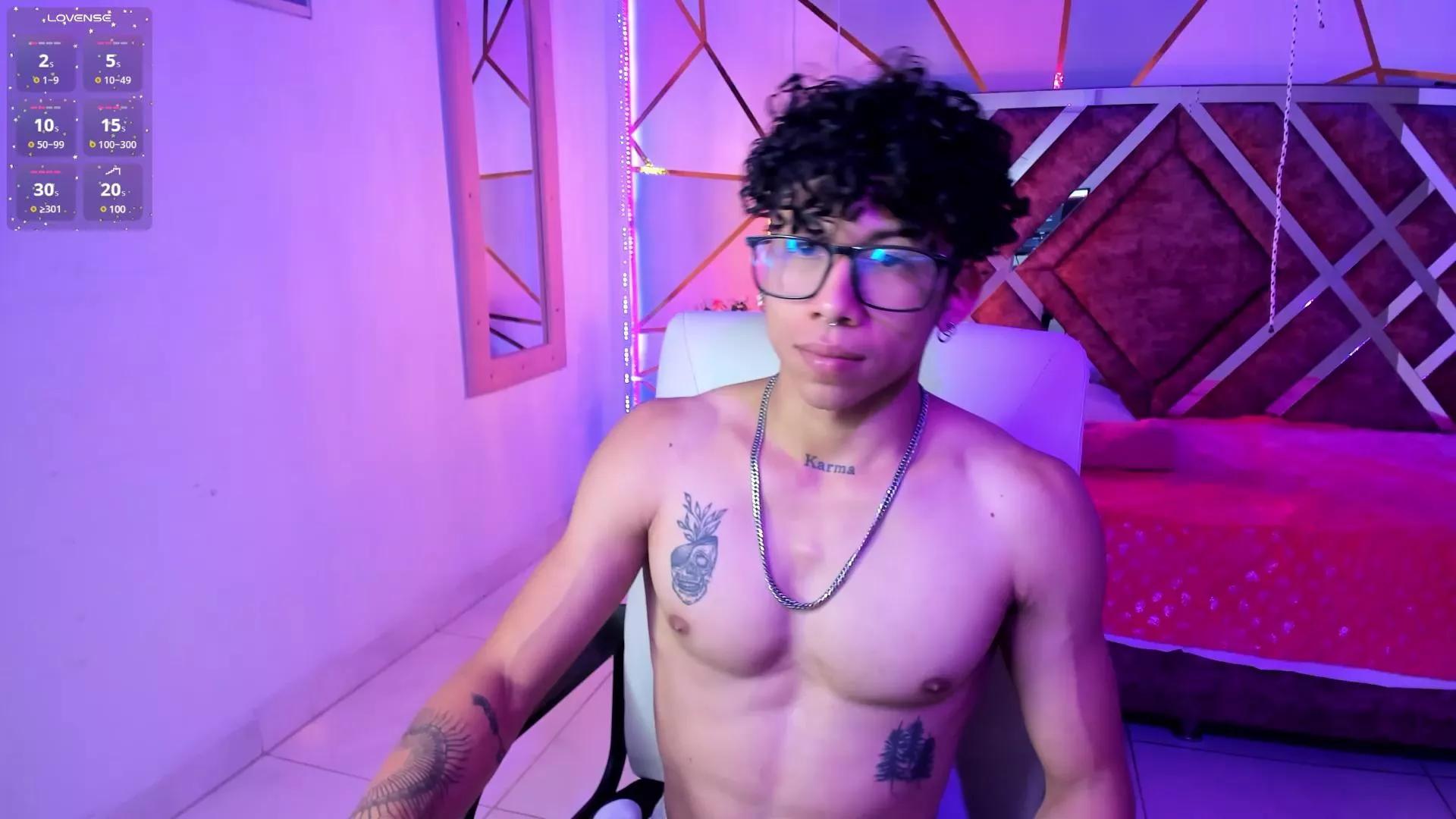 Akaza_ on Cam4 