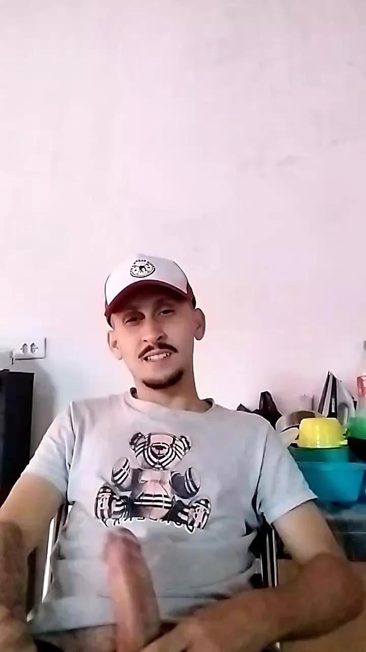 Alemaoroludo2 on Cam4 