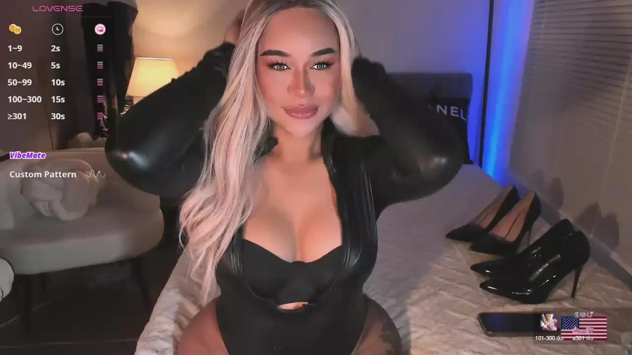 alodia_cums on Cam4 