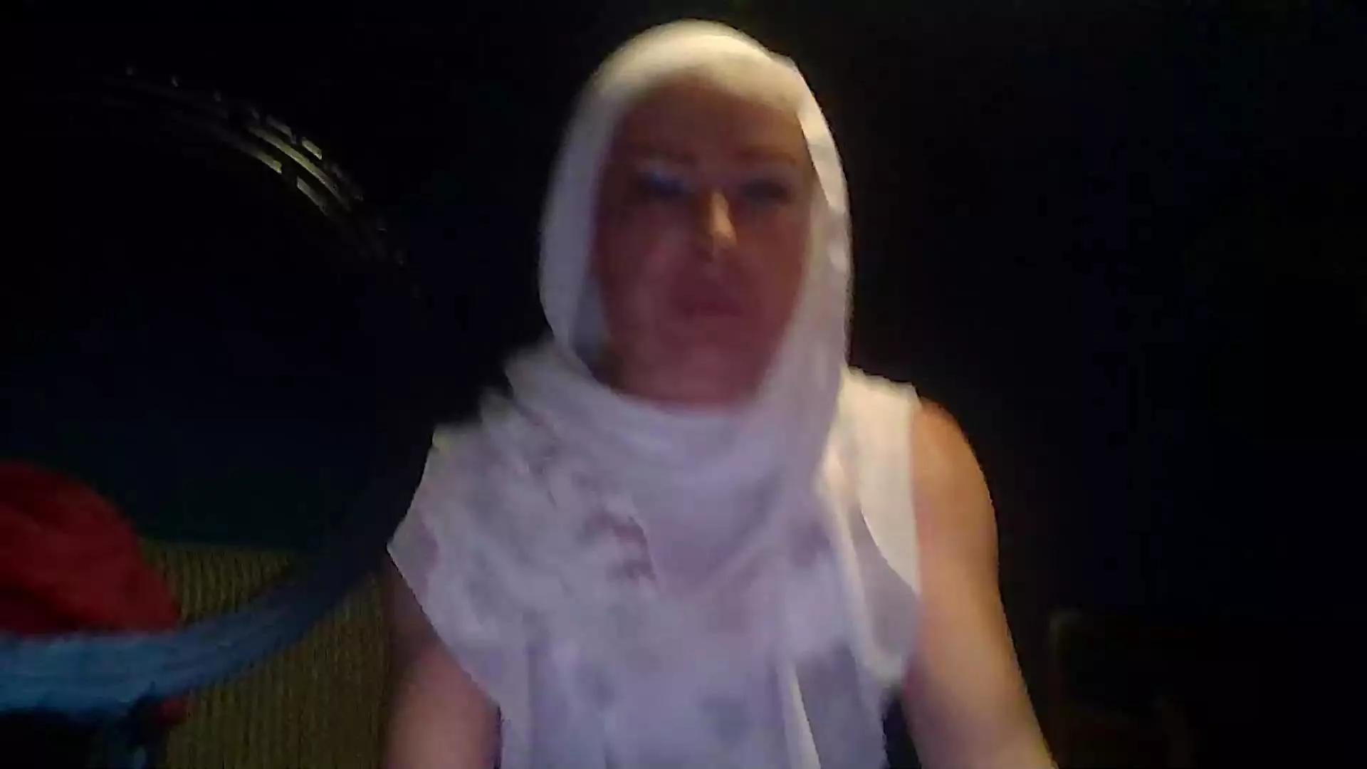Anazone1 on Cam4 