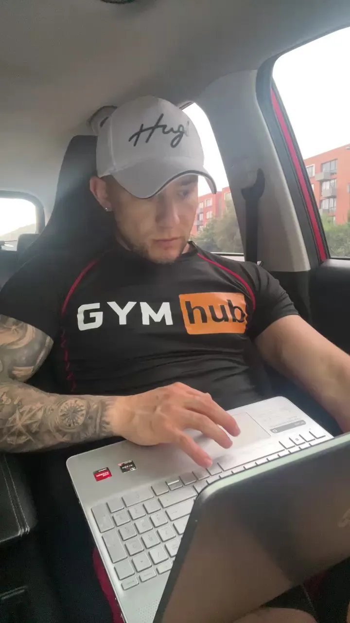 Offline Andrew_wallker on Cam4