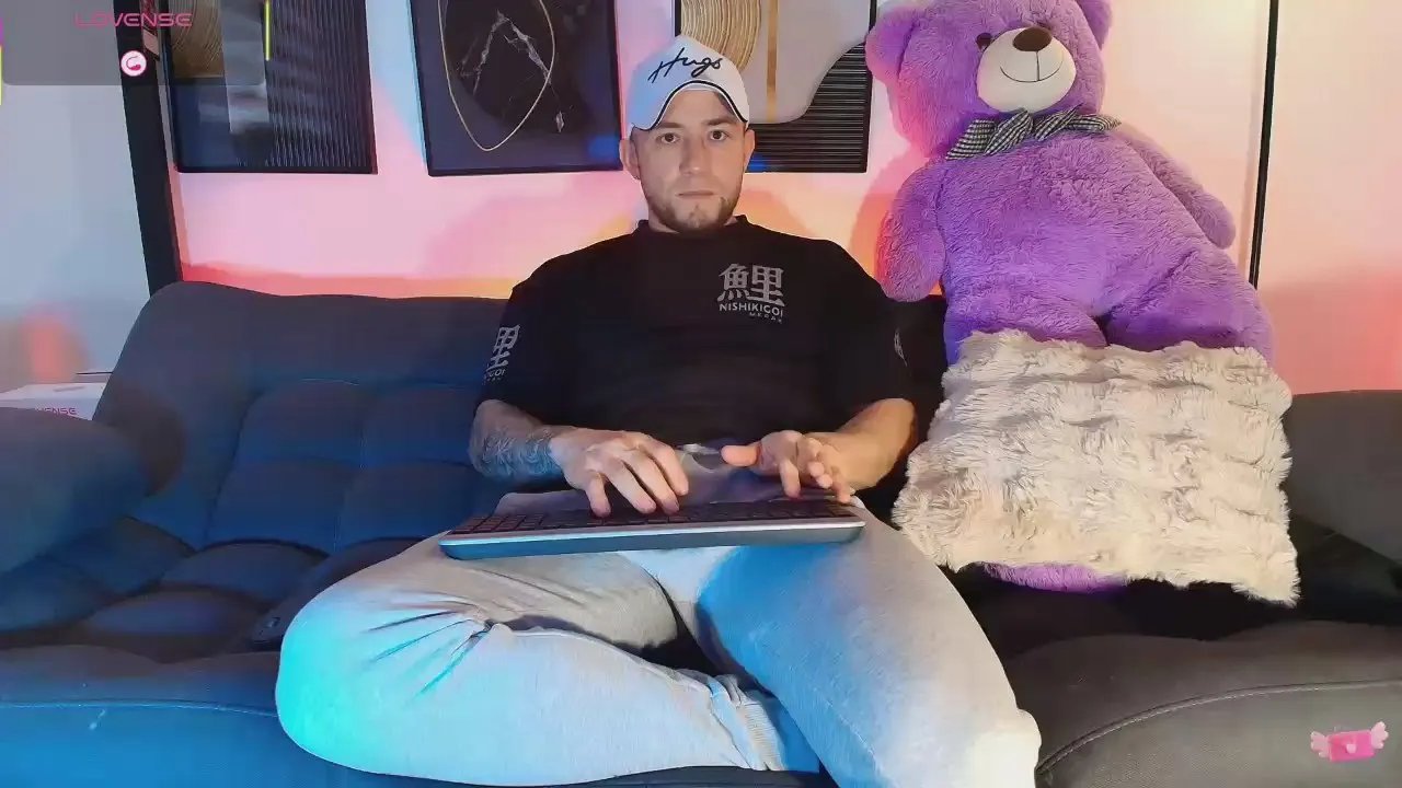 Offline Andrew_wallker on Cam4