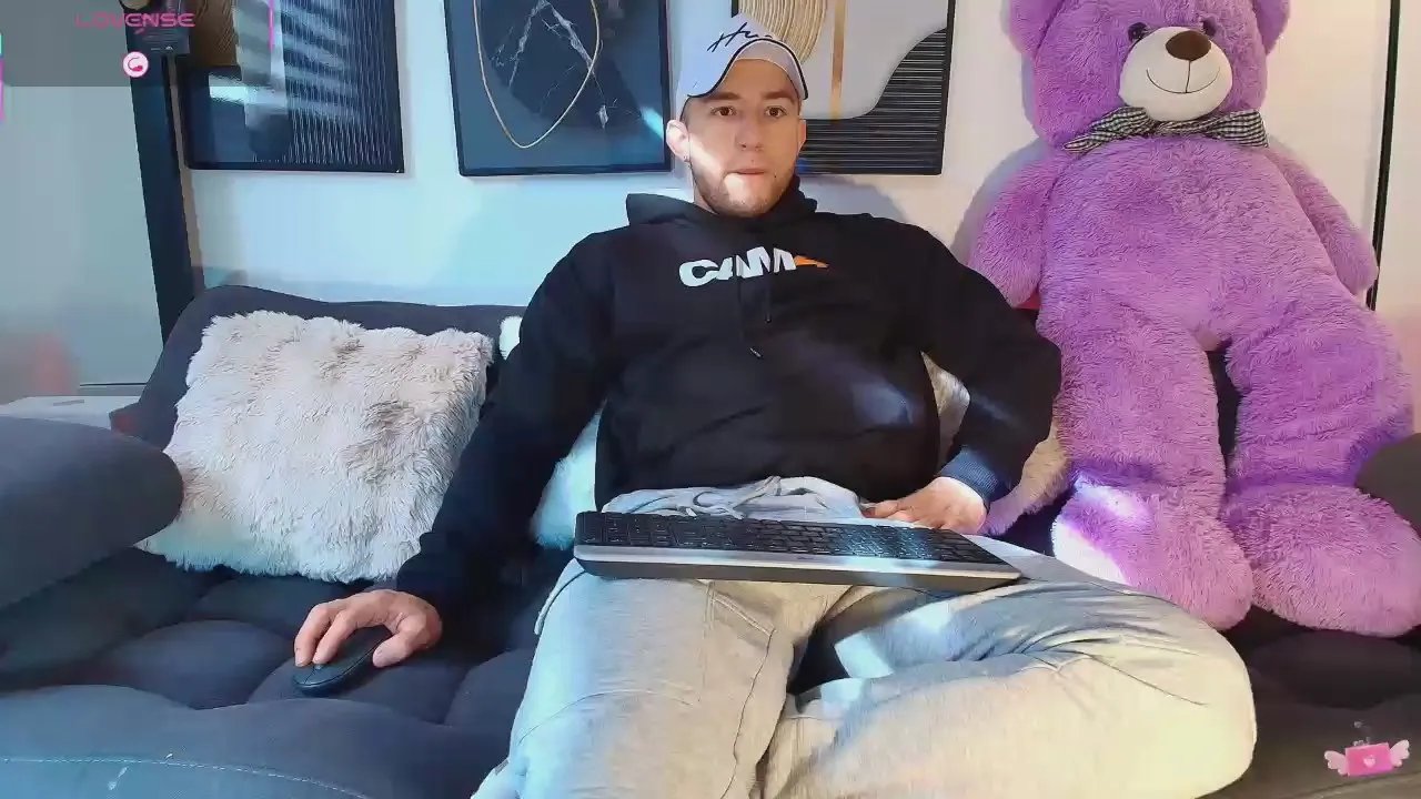 Offline Andrew_wallker on Cam4