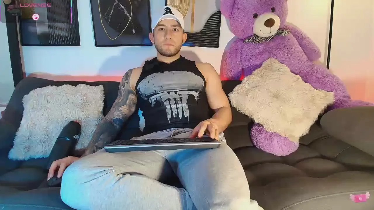 Offline Andrew_wallker on Cam4