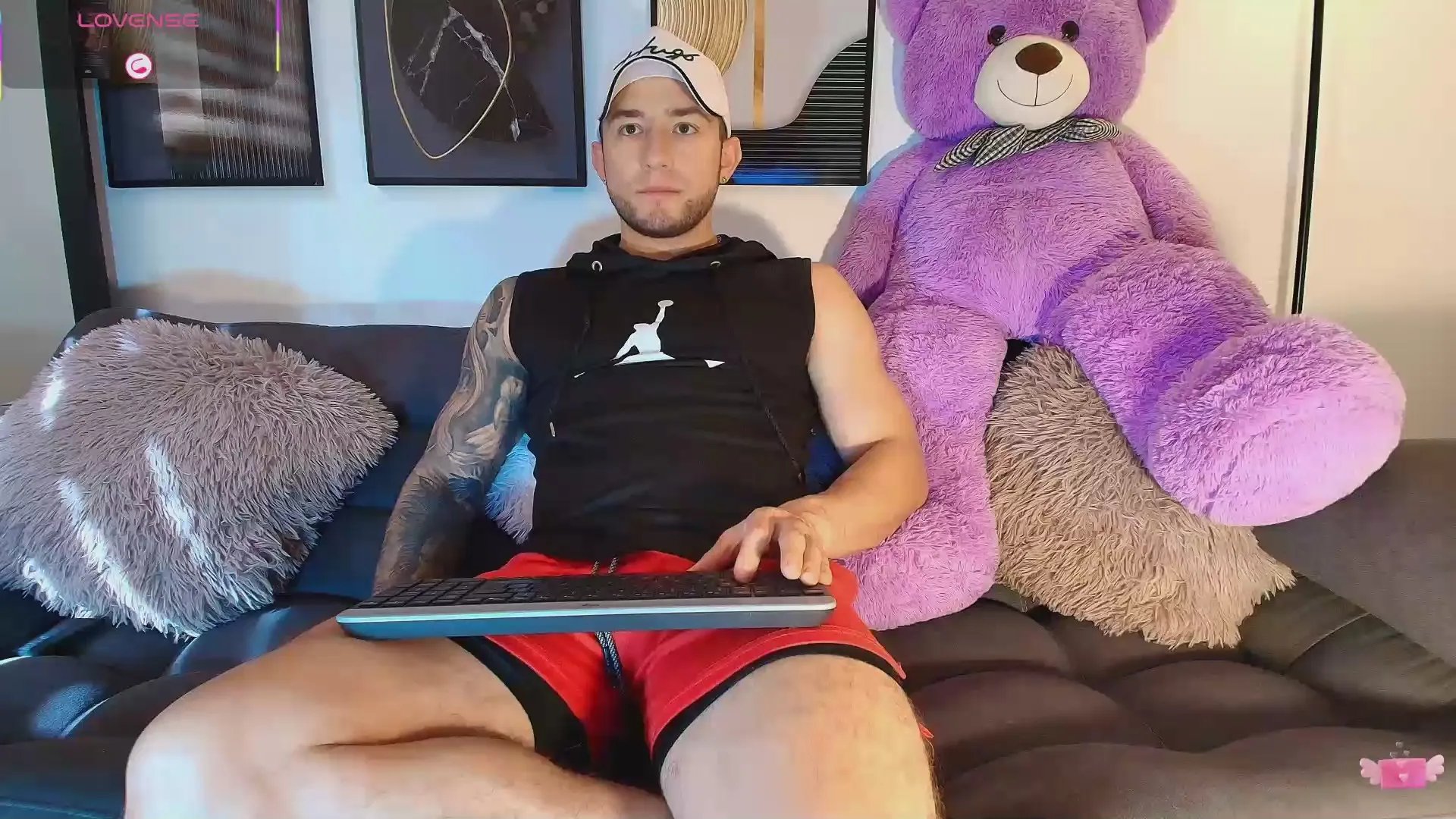 Offline Andrew_wallker on Cam4