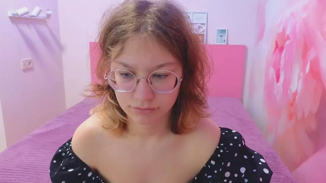 AngelinaLow on Cam4 