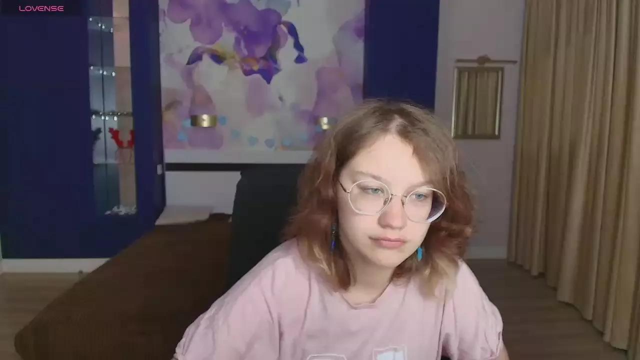 AngelinaLow on Cam4 