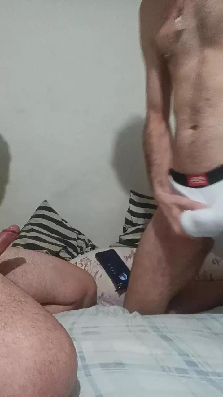 BRhugedick on Cam4 