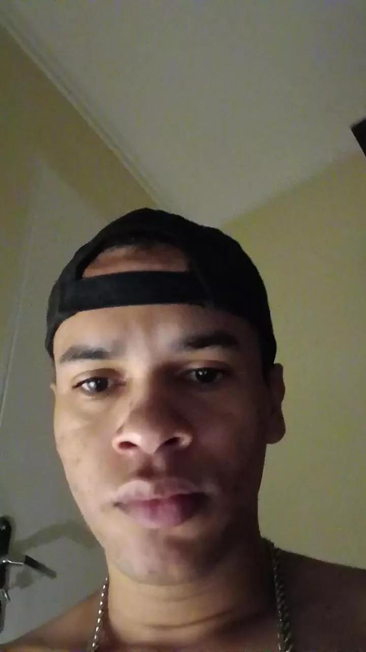 Carlosxntos on Cam4 