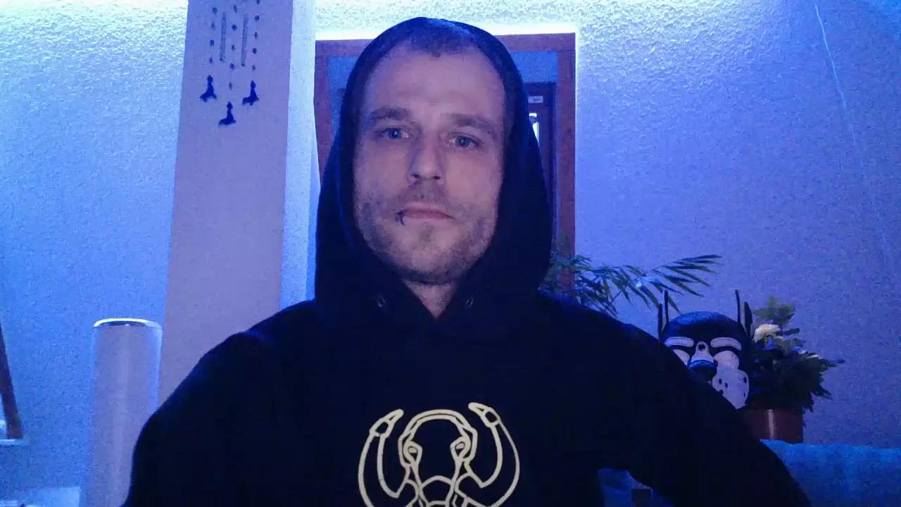 Casper_1988 on Cam4 