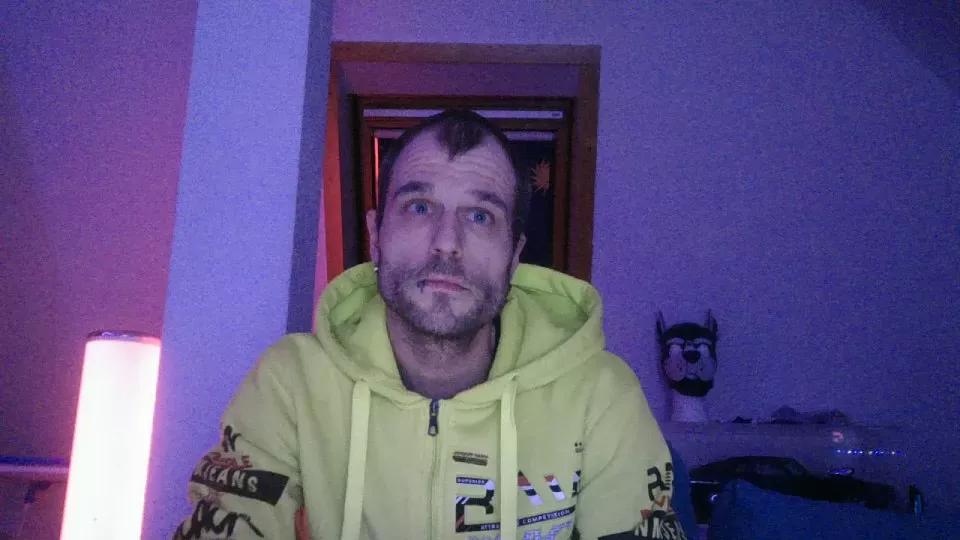 Casper_1988 on Cam4 