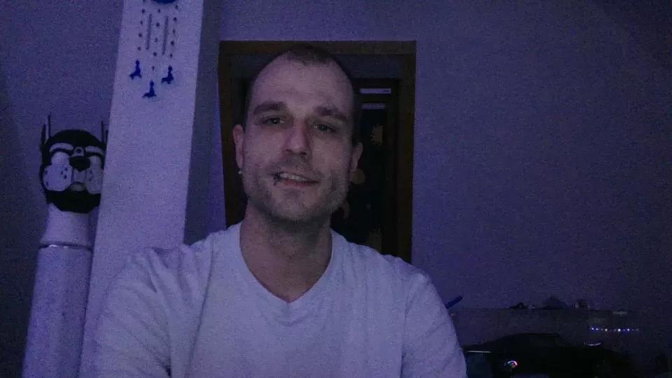 Casper_1988 on Cam4 