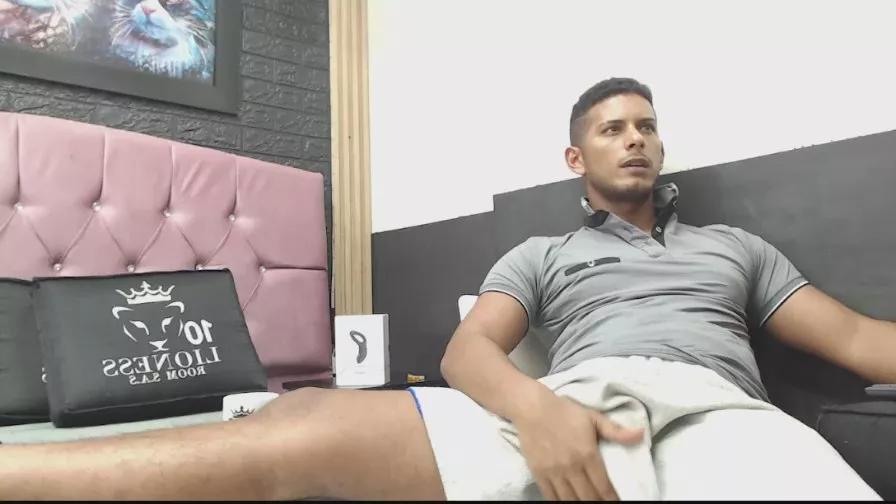 Chris_Dick99 on Cam4 