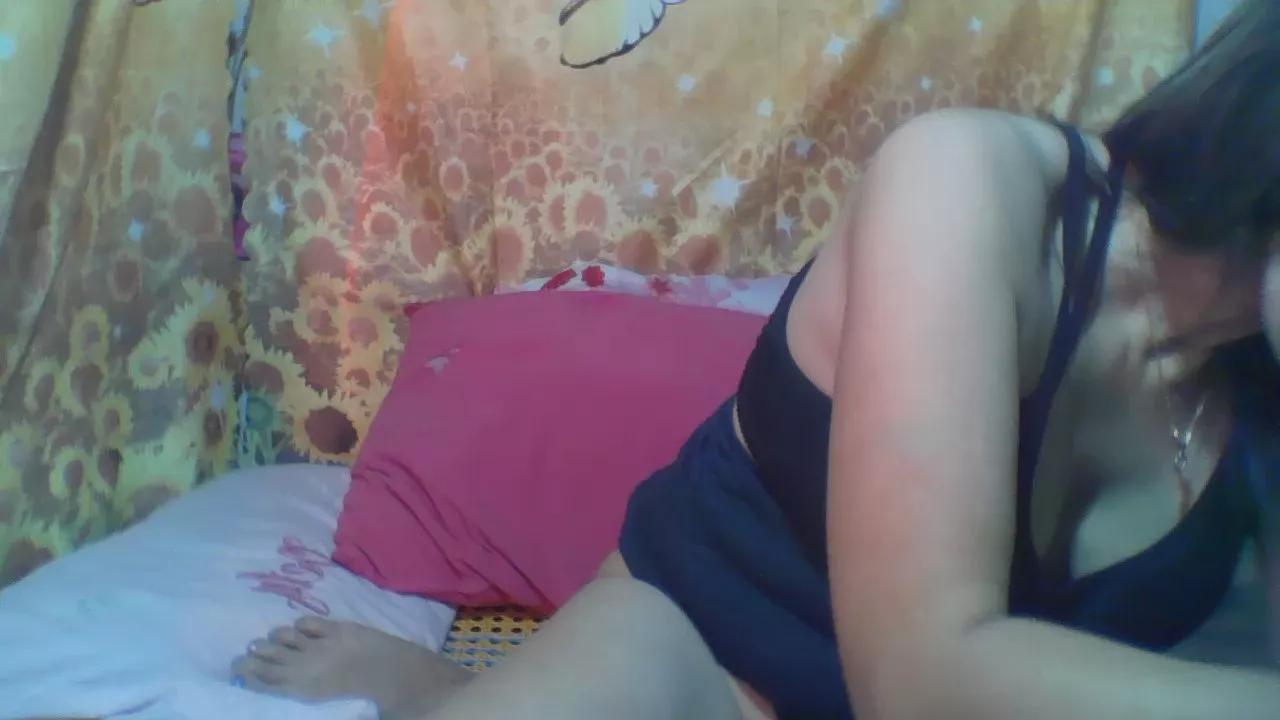 CreamyPussy69x on Cam4 